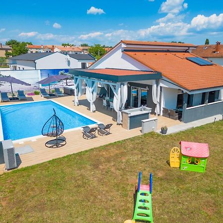 Villa Beauty With Heated Pool And Jacuzzi Kanfanar Εξωτερικό φωτογραφία