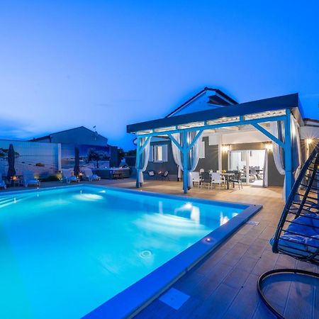 Villa Beauty With Heated Pool And Jacuzzi Kanfanar Εξωτερικό φωτογραφία