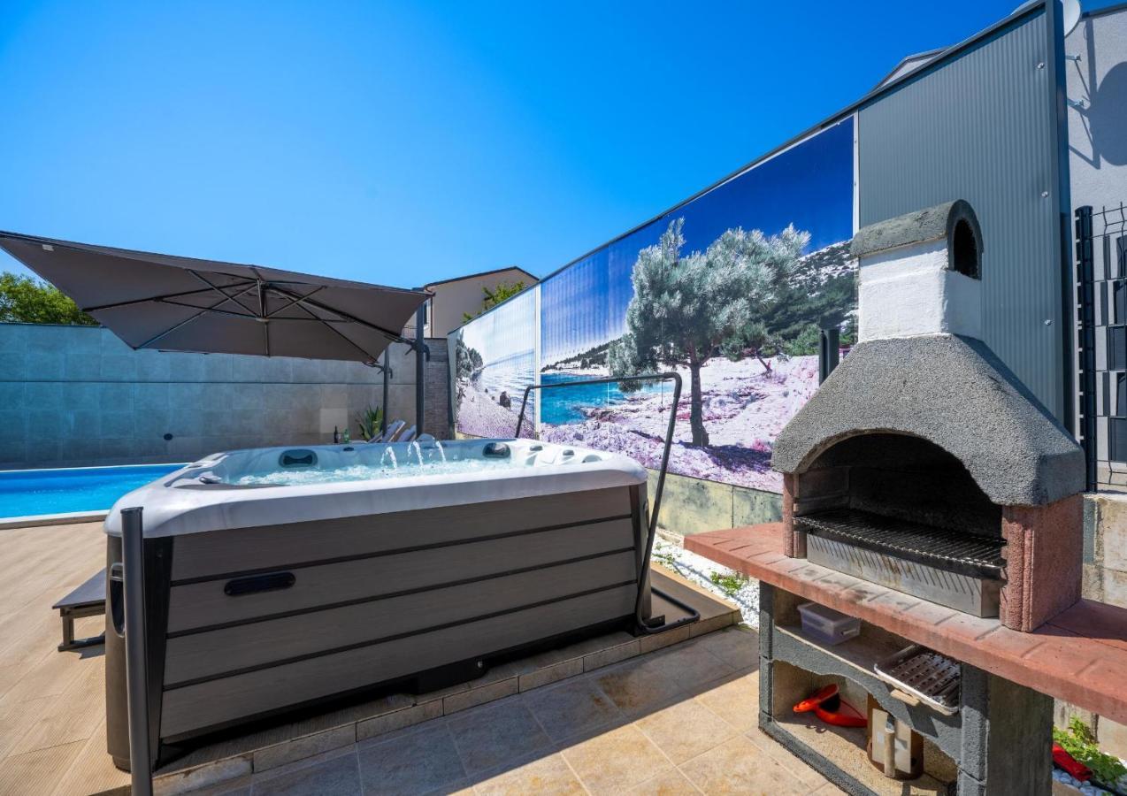 Villa Beauty With Heated Pool And Jacuzzi Kanfanar Εξωτερικό φωτογραφία