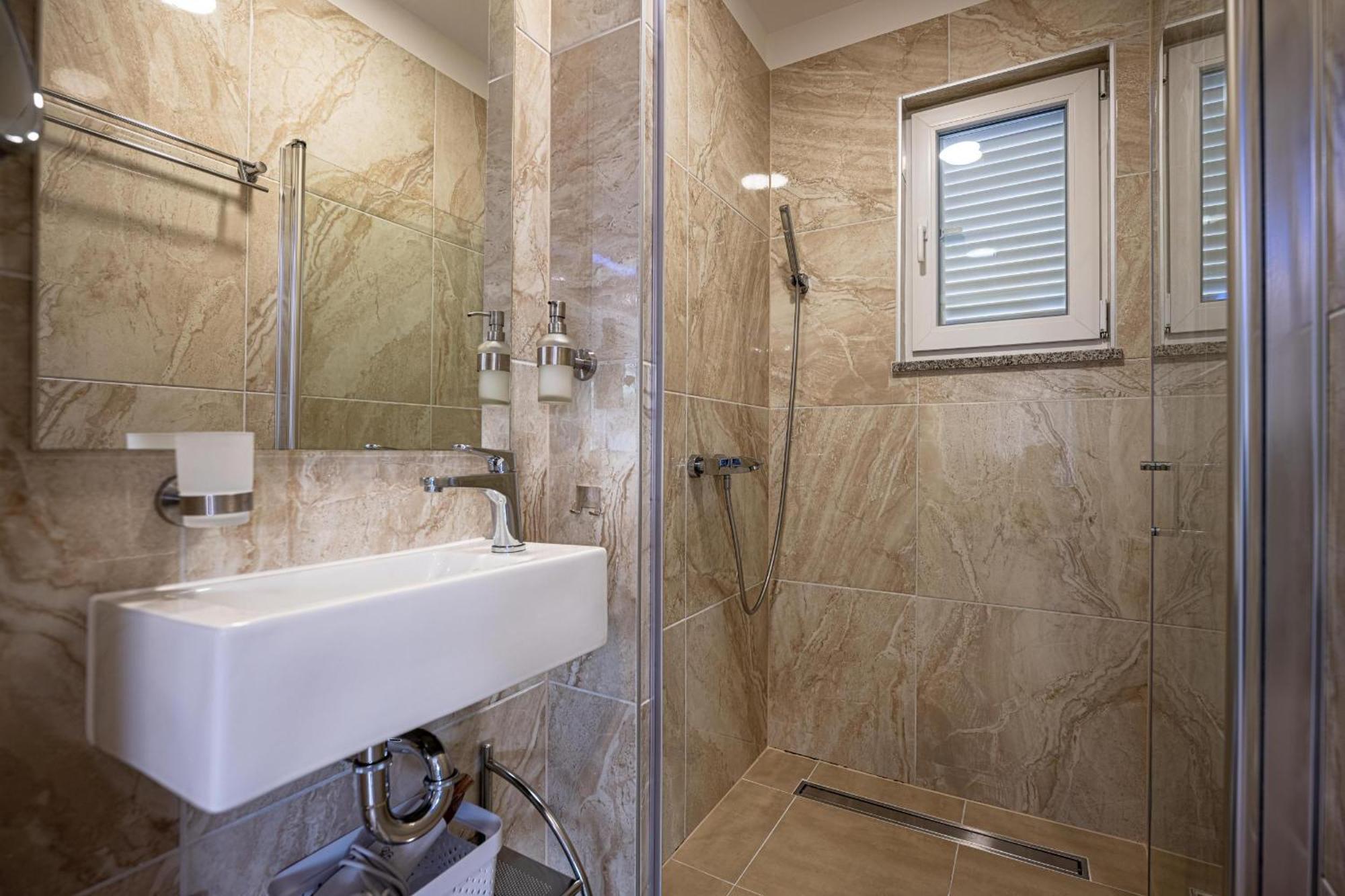 Villa Beauty With Heated Pool And Jacuzzi Kanfanar Εξωτερικό φωτογραφία