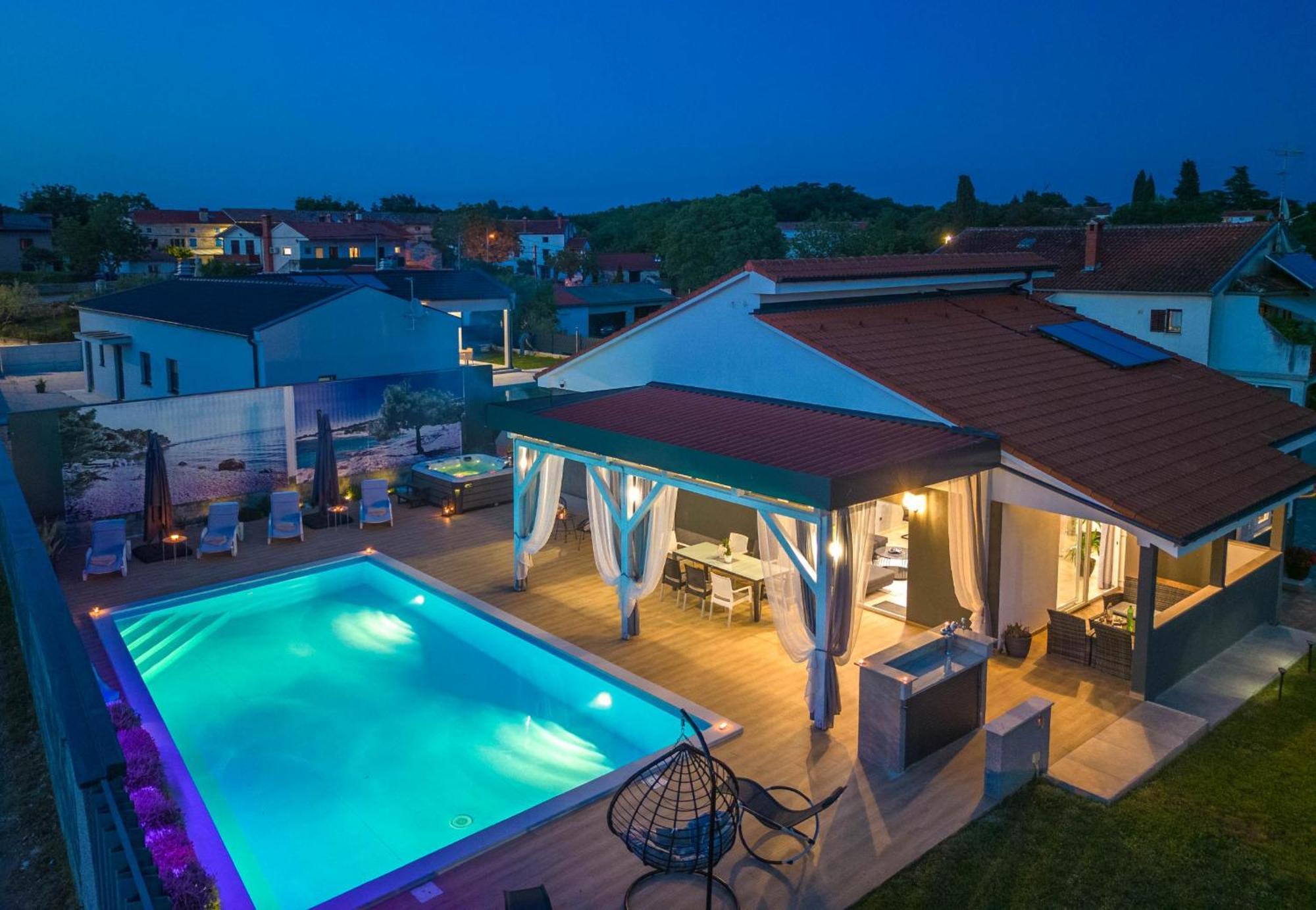 Villa Beauty With Heated Pool And Jacuzzi Kanfanar Εξωτερικό φωτογραφία
